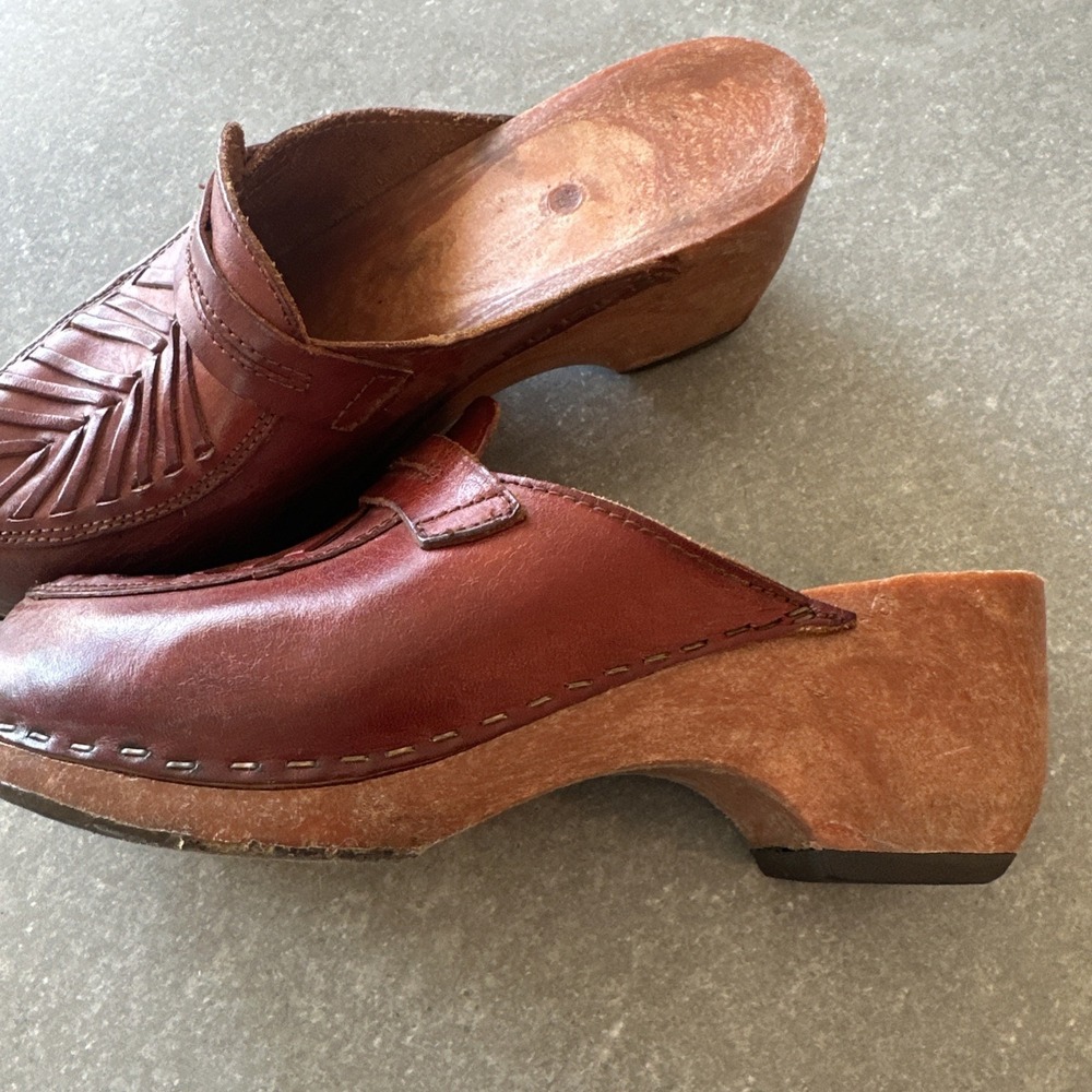 Vintage Brownish red Leather molded poly sole chunky Heels Clogs 6M - Picture 2 of 7